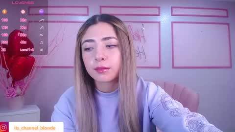 Snapshot of channel_blonde_a chatting on February 11, 4:56 pm channel_blonde_a online show from February 11, 4:56 pm
