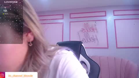 Snapshot of channel_blonde_a chatting on January 16, 5:01 pm channel_blonde_a online show from January 16, 5:01 pm