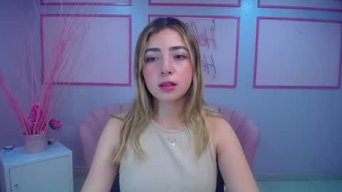 Snapshot of channel_blonde_a chatting on December 4, 4:49 pm channel_blonde_a online show from December 4, 4:49 pm