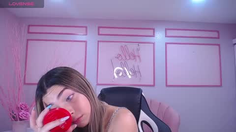 Snapshot of channel_blonde_a chatting on January 31, 4:27 pm channel_blonde_a online show from January 31, 4:27 pm