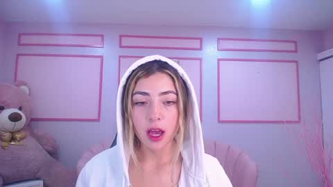 Snapshot of channel_blonde_a chatting on December 5, 2:53 am channel_blonde_a online show from December 5, 2:53 am