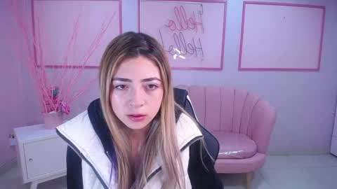 Snapshot of channel_blonde_a chatting on December 23, 4:39 pm channel_blonde_a online show from December 23, 4:39 pm