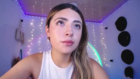 Snapshot of channel_blonde_a chatting on March 12, 6:53 pm channel_blonde_a online show from March 12, 6:53 pm