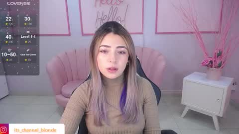 Snapshot of channel_blonde_a chatting on January 4, 4:32 pm channel_blonde_a online show from January 4, 4:32 pm