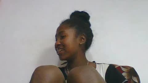 chantale483461 online show from July 1, 3:33 pm