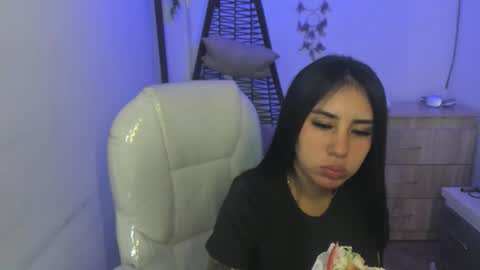 Chantall online show from November 28, 4:26 am