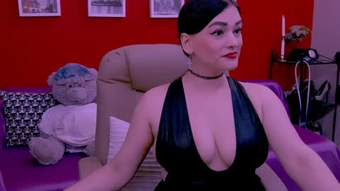 The Queen online show from April 4, 6:40 pm