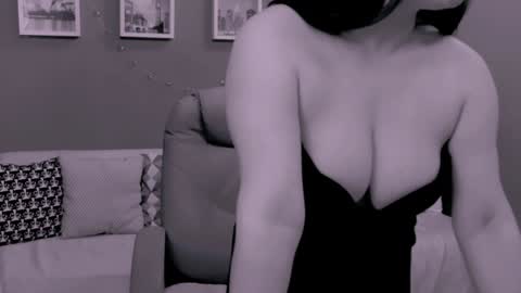 Snapshot of chantallovely chatting on January 12, 2:41 pm The Queen online show from January 12, 2:41 pm