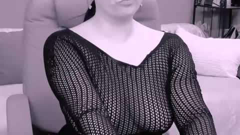 Snapshot of chantallovely chatting on February 23, 2:45 am The Queen online show from February 23, 2:45 am