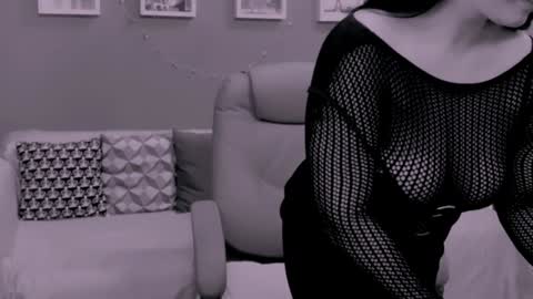 Snapshot of chantallovely chatting on January 4, 5:16 am The Queen online show from January 4, 5:16 am