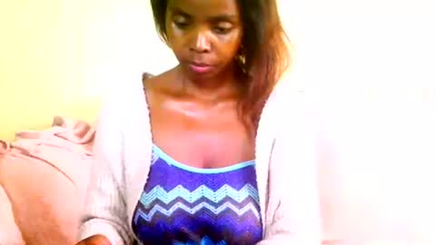Snapshot of chante665 chatting on February 18, 8:27 am chante665 online show from February 18, 8:27 am