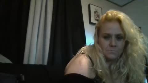 Ms. Behaving online show from October 6, 10:21 am