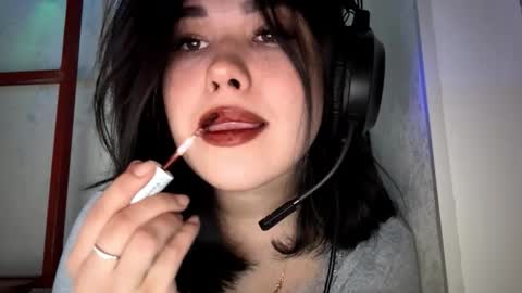 Lola online show from December 18, 2:55 pm