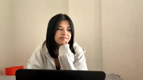 Lola online show from November 30, 7:56 am