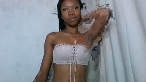 chariola0101 online show from January 25, 12:59 am