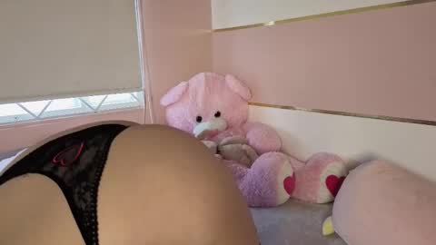 Snapshot of charlote__miller chatting on October 11, 12:08 pm You honey online show from October 11, 12:08 pm