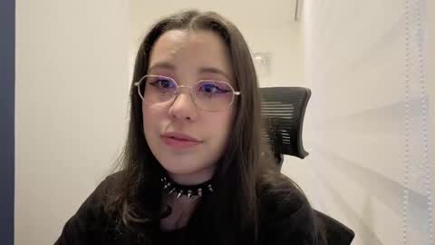 Snapshot of charlote__miller chatting on September 18, 11:20 am You honey online show from September 18, 11:20 am