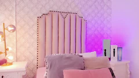 Snapshot of charlotte__08 chatting on December 29, 7:22 pm Charlotte online show from December 29, 7:22 pm