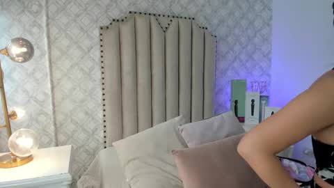 Snapshot of charlotte__08 chatting on February 4, 7:44 pm Charlotte online show from February 4, 7:44 pm