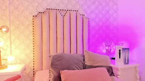 Snapshot of charlotte__08 chatting on December 30, 7:11 pm Charlotte online show from December 30, 7:11 pm