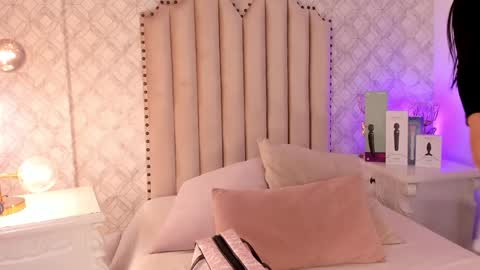 Snapshot of charlotte__08 chatting on February 9, 8:02 pm Charlotte online show from February 9, 8:02 pm