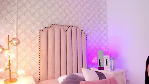 Snapshot of charlotte__08 chatting on January 9, 7:18 pm Charlotte online show from January 9, 7:18 pm