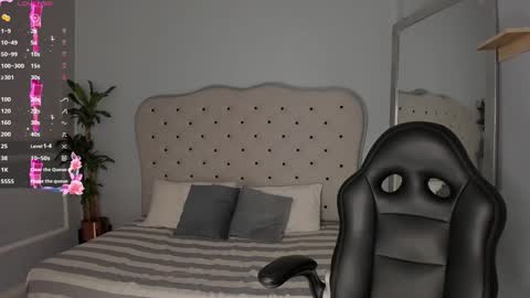 charlotte  grey online show from December 12, 8:10 pm