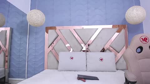 Snapshot of charlotte_colee chatting on December 7, 2:13 pm Charlotte colee online show from December 7, 2:13 pm