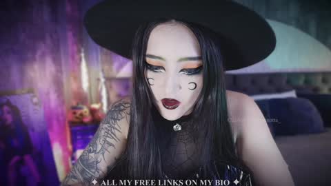 Snapshot of charlotte_germanotta_ chatting on October 1, 7:41 pm Charlotte online show from October 1, 7:41 pm