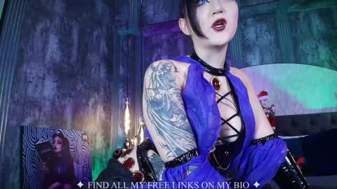 Charlotte online show from December 13, 7:53 pm