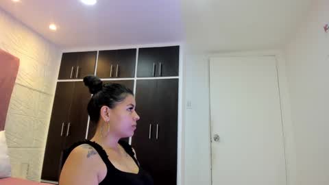 Snapshot of charlotte_icee chatting on December 17, 3:39 pm Charlotte Icee online show from December 17, 3:39 pm