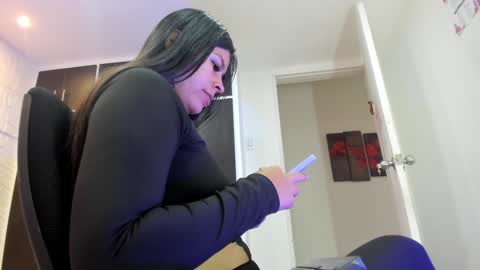 Snapshot of charlotte_icee chatting on December 8, 4:18 pm Charlotte Icee online show from December 8, 4:18 pm