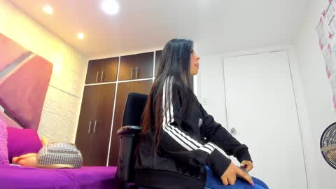 Snapshot of charlotte_icee chatting on February 3, 4:10 pm Charlotte Icee online show from February 3, 4:10 pm