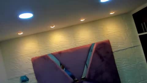 Snapshot of charlotte_icee chatting on September 17, 5:22 pm Charlotte Icee online show from September 17, 5:22 pm