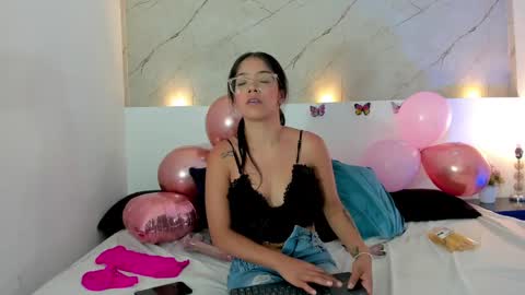 Snapshot of charlotte_taylor01 chatting on September 19, 9:14 pm Charlotte online show from September 19, 9:14 pm