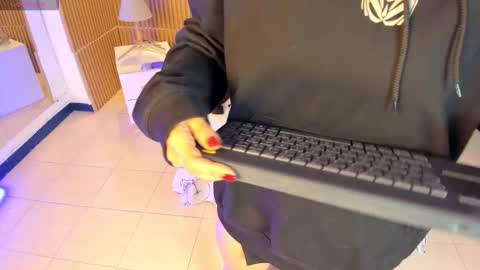 Snapshot of charlotte_whitee1 chatting on October 31, 12:20 pm Charlotte  Everyday From 0700 to 1300 Col Time online show from October 31, 12:20 pm