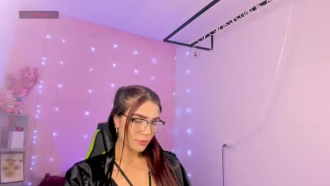 Snapshot of charlotteee_02 chatting on October 10, 2:27 am charlotteee online show from October 10, 2:27 am