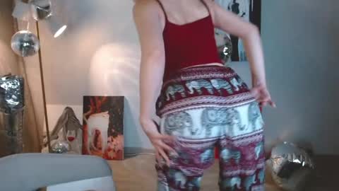 Michelle  online show from April 9, 2:58 am