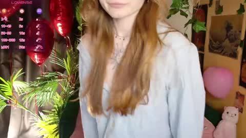 Snapshot of charming_lilly chatting on February 18, 6:15 am Lissa online show from February 18, 6:15 am