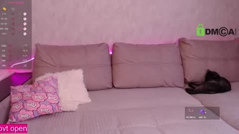 Snapshot of chatur_babes_ chatting on February 20, 4:28 am Im Elya inst Elya Elfie online show from February 20, 4:28 am