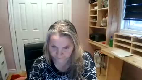 chealsiek online show from December 15, 8:14 pm