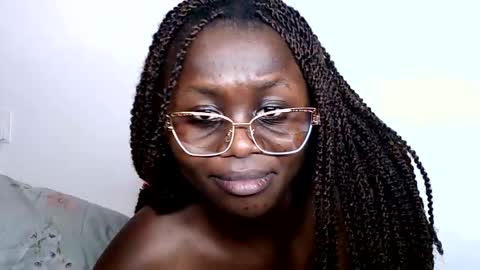 Snapshot of cheeky_charms chatting on October 25, 12:29 am cheeky_charms online show from October 25, 12:29 am