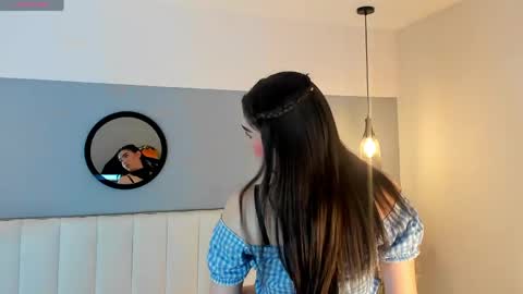 chelsea_bolton_ online show from April 11, 12:20 pm