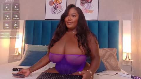 Snapshot of cheneelllorens chatting on October 29, 8:22 pm online show from October 29, 8:22 pm