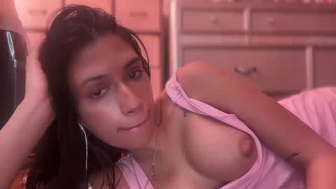 Snapshot of cherliecarmen chatting on February 17, 8:27 pm cherliecarmen online show from February 17, 8:27 pm