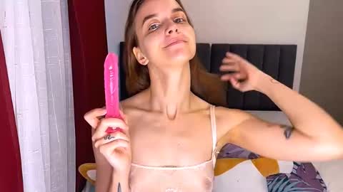 Mia online show from September 16, 2:03 pm