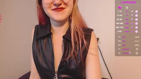 Snapshot of cherry_hazzze chatting on September 19, 3:55 pm Cheryl online show from September 19, 3:55 pm