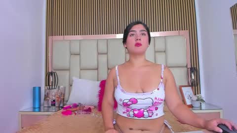 Snapshot of cherry_mew chatting on October 6, 8:57 pm Cherry Mew and jean online show from October 6, 8:57 pm