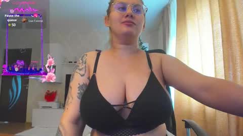 mayra online show from December 9, 9:28 am