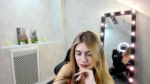 cherry_pr1ce online show from December 13, 1:37 am